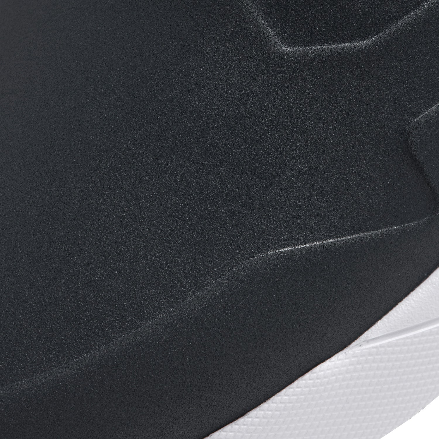 The Nuage Mega Spikeless Golf Shoes