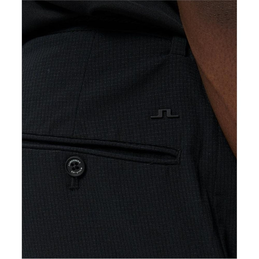 Vent Tight Short